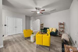 8105 Alderton Ln, Charlotte, NC 28215 - Photo 6