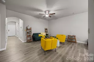 8105 Alderton Ln, Charlotte, NC 28215 - Photo 4