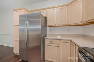 6043 Shining Oak Ln, Charlotte, NC 28269 - Photo 8