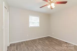 500 Fallingswood Ct, Charlotte, NC 28217 - Photo 10