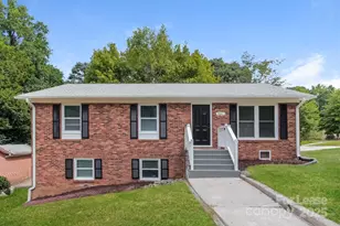 500 Fallingswood Ct, Charlotte, NC 28217 - Photo 2