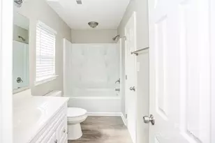 4511 Avalon Forest Ln, Charlotte, NC 28269 - Photo 10