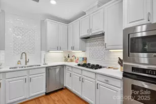 310 Wendover Heights Cir, Charlotte, NC 28211 - Photo 8