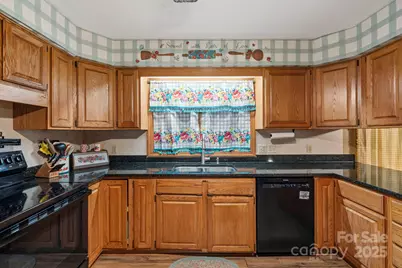 109 Mountain Place, Hendersonville, NC 28791 - Photo 8