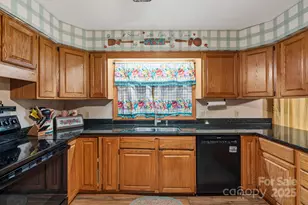 109 Mountain Pl, Hendersonville, NC 28791 - Photo 8