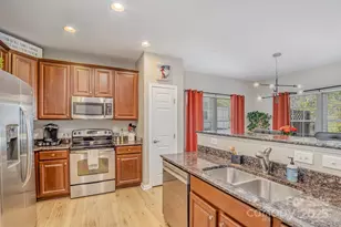 121 Inlet Point Dr, Tega Cay, SC 29708 - Photo 2