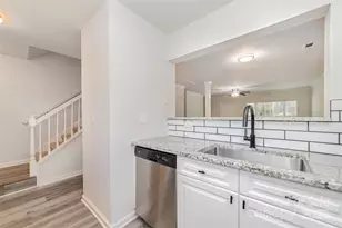 4220 Melrose Club Dr, Matthews, NC 28105 - Photo 4