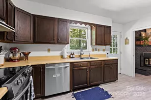 21 Fox Run Dr, Hendersonville, NC 28792 - Photo 14