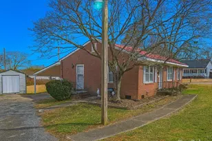 100 Carolina Cir, Lincolnton, NC 28092 - Photo 2