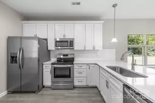 2317 Kennesaw Dr, Charlotte, NC 28216 - Photo 2