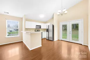 10610 Coulport Ln, Charlotte, NC 28215 - Photo 16