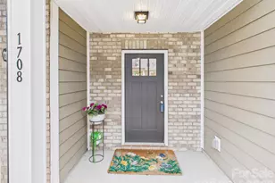 1708 Coral Bark Ln, Charlotte, NC 28216 - Photo 2
