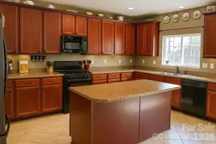 6639 Ruth Ferrell Ct, Charlotte, NC 28269 - Photo 10