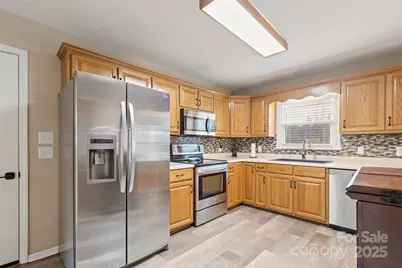 3233 6th Avenue NE, Conover, NC 28613 - Photo 8