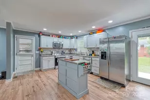 80 Morgan St, Marion, NC 28752 - Photo 12