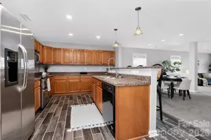 15705 Lakepoint Forest Dr, Charlotte, NC 28278 - Photo 6