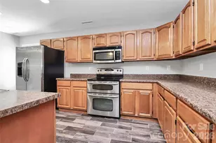 15705 Lakepoint Forest Dr, Charlotte, NC 28278 - Photo 18