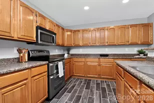 15705 Lakepoint Forest Dr, Charlotte, NC 28278 - Photo 4