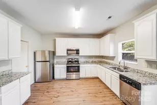 7403 Lamplighter Close Dr, Matthews, NC 28105 - Photo 6