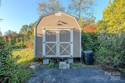 565 Overlook Drive, Spruce Pine, NC 28777 - Photo 10