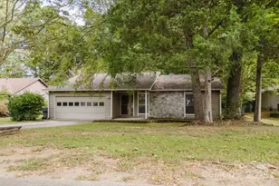 3844 Sweetgrass Ln, Charlotte, NC 28226 - Photo 2