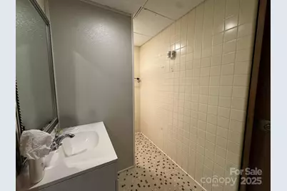 106 1st Avenue S, Conover, NC 28613 - Photo 8