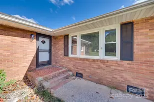 876 Kentwood Dr, Rock Hill, SC 29730 - Photo 2