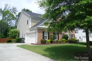 10820 Knight Castle Dr, Charlotte, NC 28277 - Photo 2