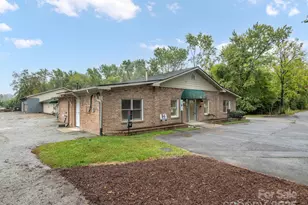 732 Jonesborough St, Hendersonville, NC 28739 - Photo 1