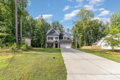 7725 Shalom Drive, Charlotte, NC 28216 - Photo 2