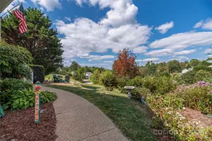 27 Worthington Ln, Weaverville, NC 28787 - Photo 2