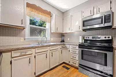 3399 Harvard Place, Hudson, NC 28638 - Photo 10