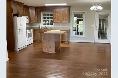 232 E Gold Street, New London, NC 28127 - Photo 4