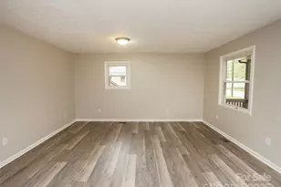 3630 Durham Ln, Charlotte, NC 28269 - Photo 10