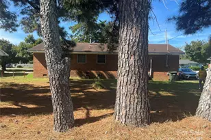 512 Produce Market Rd, Laurinburg, NC 28352 - Photo 8