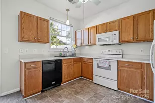 8663 Meadowmont View Dr, Charlotte, NC 28269 - Photo 12