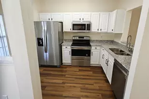 8031 Stoneham Ct, Matthews, NC 28105 - Photo 4