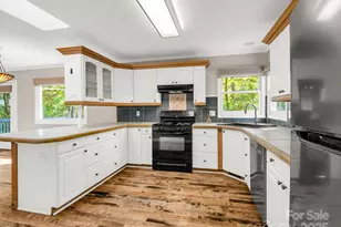 204 Pine Berry Cir, Hendersonville, NC 28739 - Photo 10