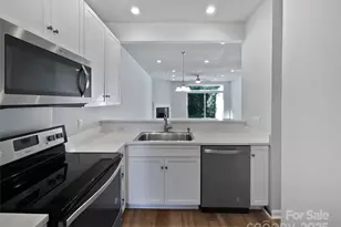 9065 Cinnabay Dr, Charlotte, NC 28216 - Photo 6