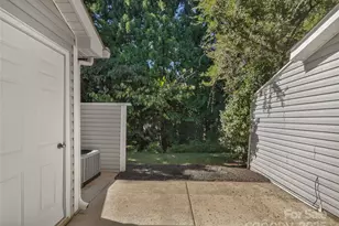 9065 Cinnabay Dr, Charlotte, NC 28216 - Photo 10