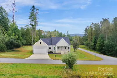 142 Crystal Heights Drive, Hendersonville, NC 28739 - Photo 4