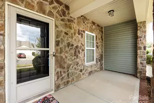 1822 Charbray Ln, Charlotte, NC 28213 - Photo 2