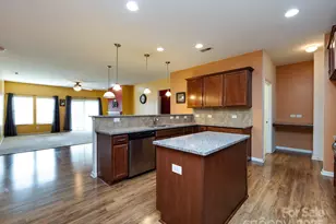 1822 Charbray Ln, Charlotte, NC 28213 - Photo 10