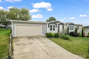 4 N Frederick Ln, Hendersonville, NC 28792 - Photo 2