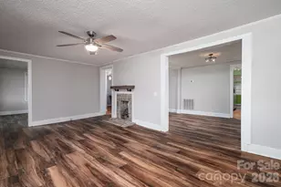 1040 Laurel Ln, Gastonia, NC 28054 - Photo 4