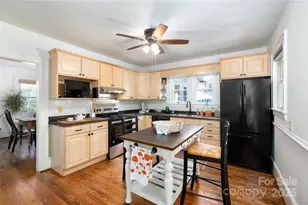 303 Country Club Rd, Asheville, NC 28804 - Photo 8