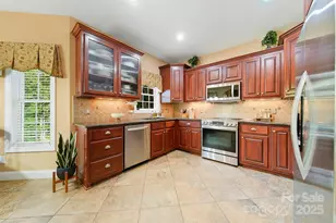 5005 Woodwinds Dr NE, Hickory, NC 28601 - Photo 18