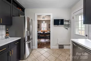 11 Colonial Pl, Asheville, NC 28804 - Photo 16