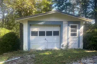 677 Mt Olivet Rd, Zirconia, NC 28790 - Photo 16