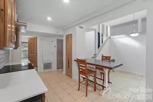 6103 Honeysuckle Ln, Charlotte, NC 28212 - Photo 12